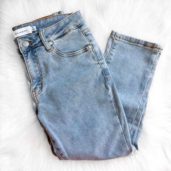 Tahari Women’s Light Wash Stretch Denim Mid Rise Cropped Ankle Jeans - Size 6P - Picture 1 of 8